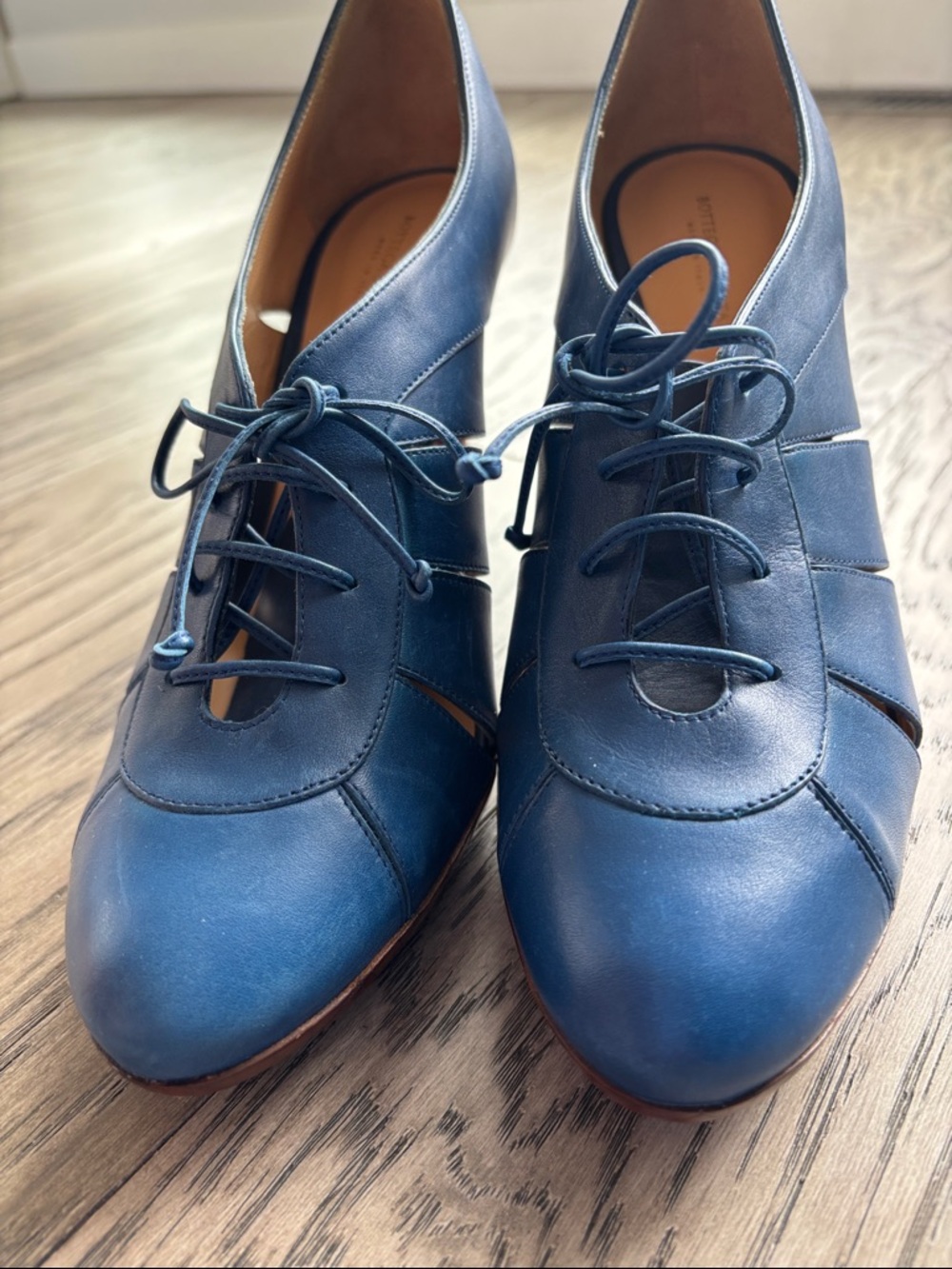 Bottega Veneta Blue Leather Lace-Up Pointed-Toe Heels - Picture 6 of 12